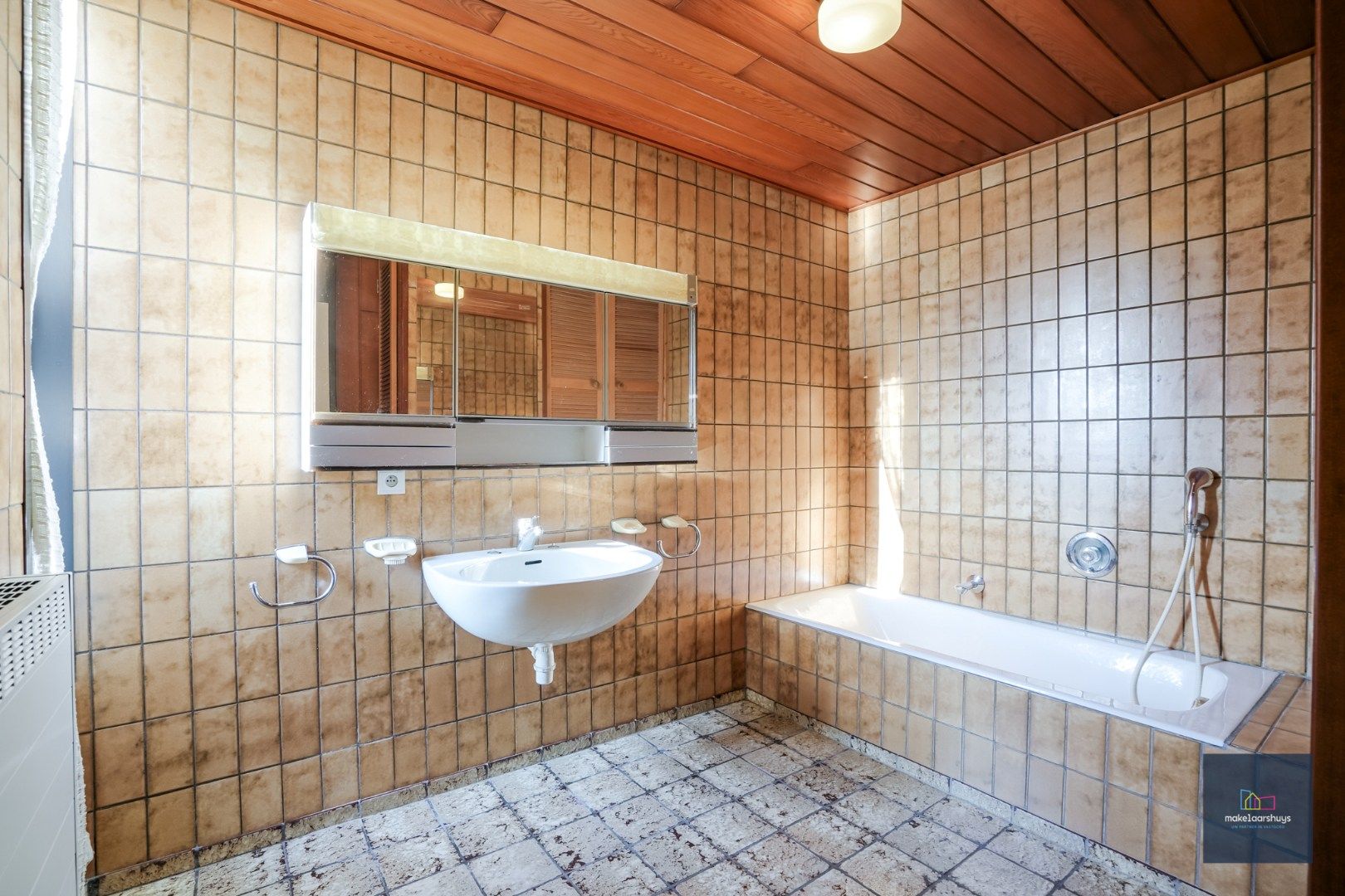 Architecturale woning op een rustige ligging foto 21