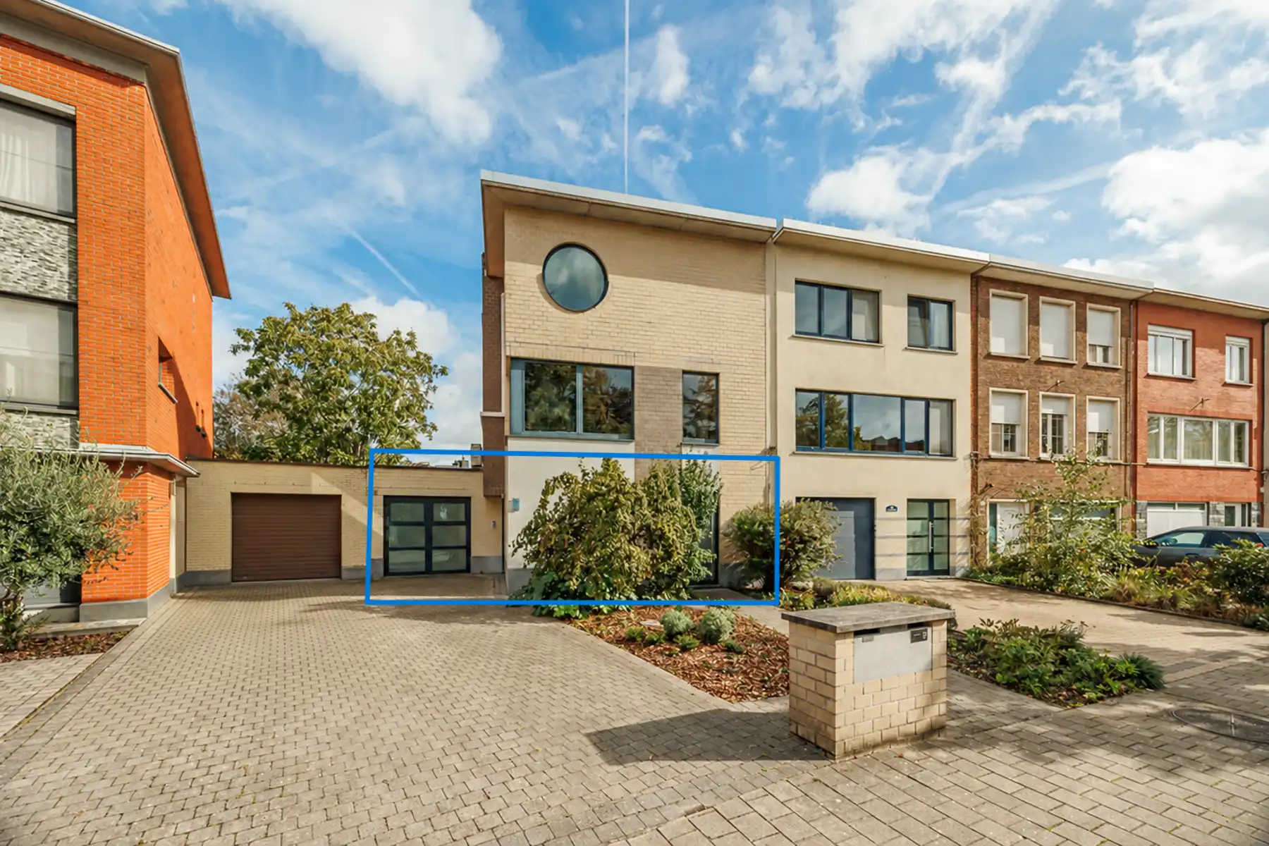 Ruim gelijkvloers appartement met grote tuin foto {{pictureIndex}}