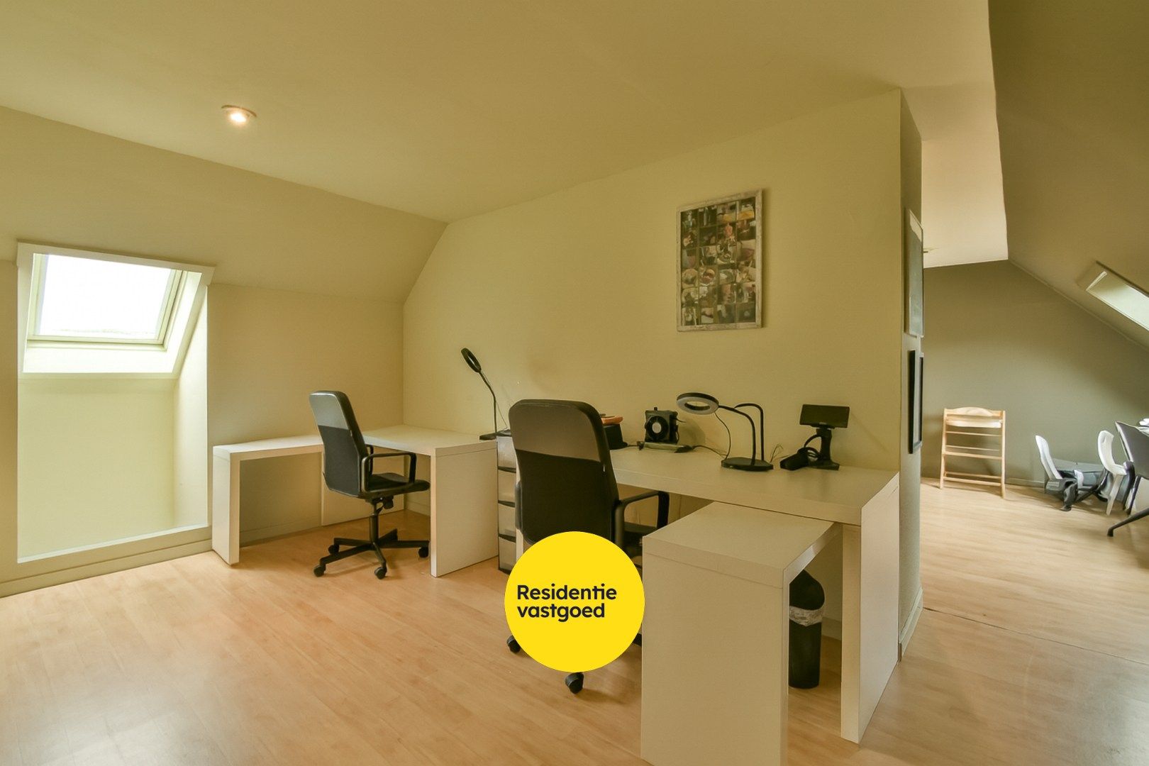 Ruime, centraal gelegen gezinswoning met dakterras en 5 slaapkamers!  foto 12