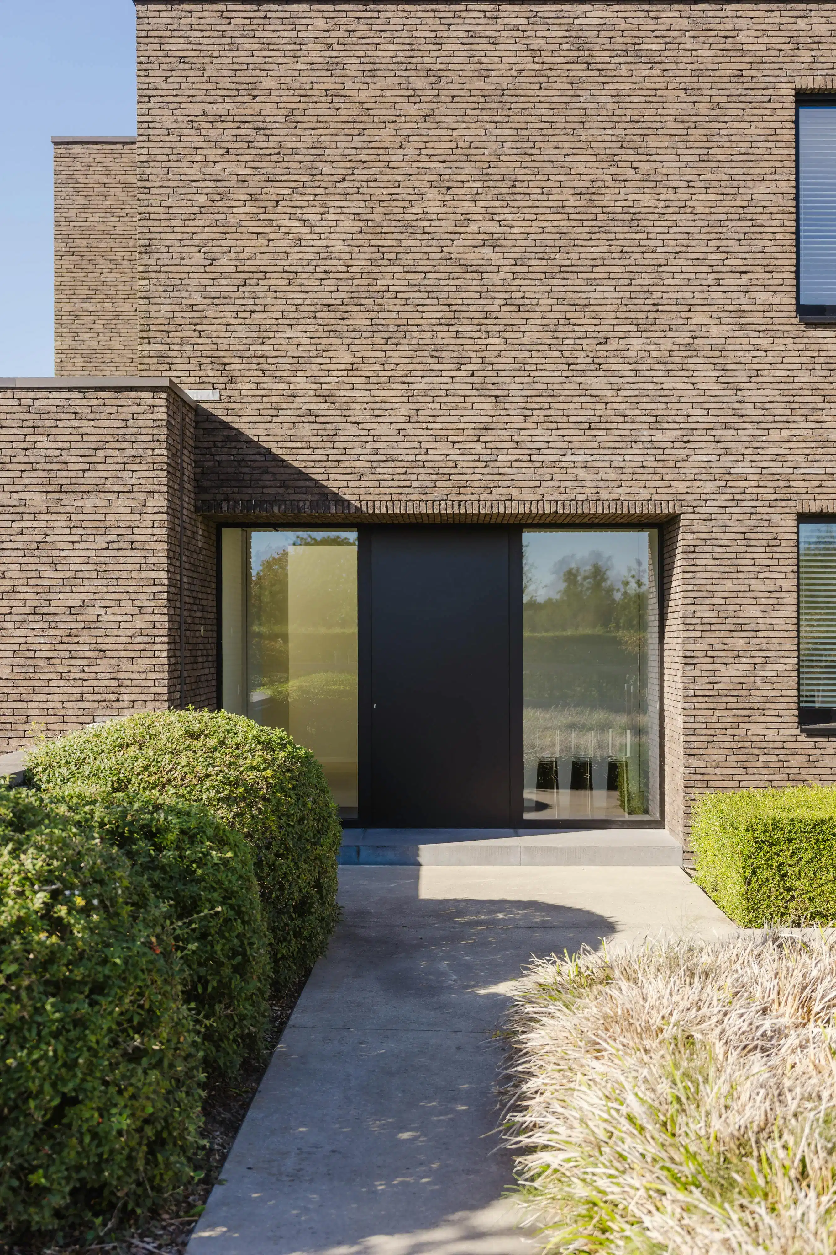 Exclusieve villa met zwembad en paardenstallen in Heule! foto 2