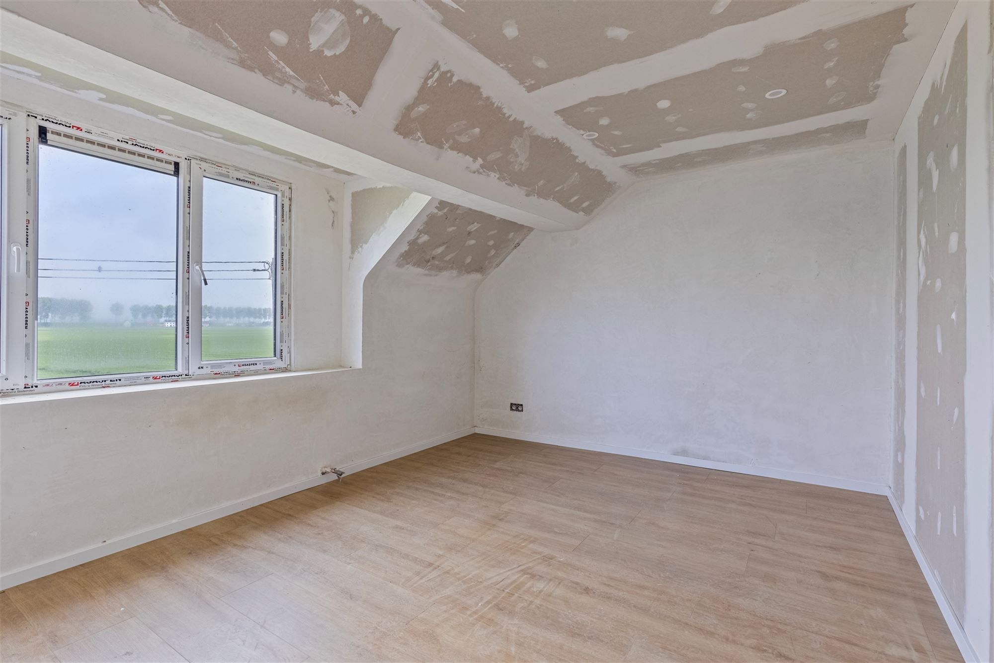 Landelijk en rustig gelegen huis (270m²) op een perceel van 1.887m²  foto 17