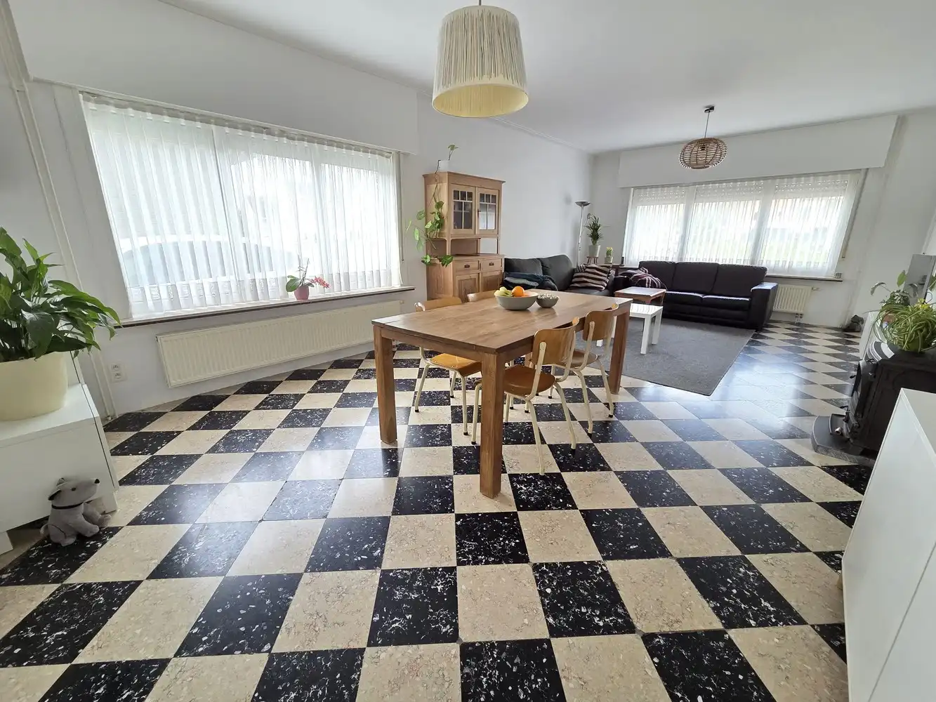 Ruime woning met 3 ruime slaapkamers en bureau, grote zolder en achterliggend weiland foto 5