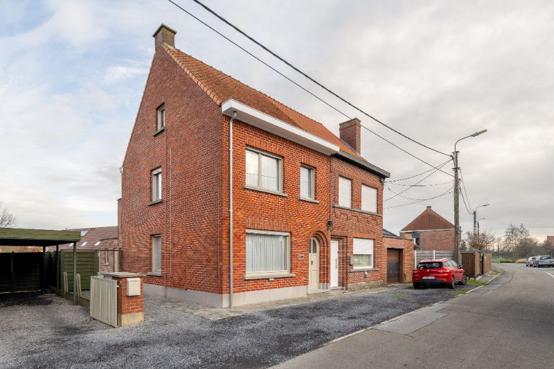 Halfopen bebouwing met 3 ruime slaapkamers foto 2