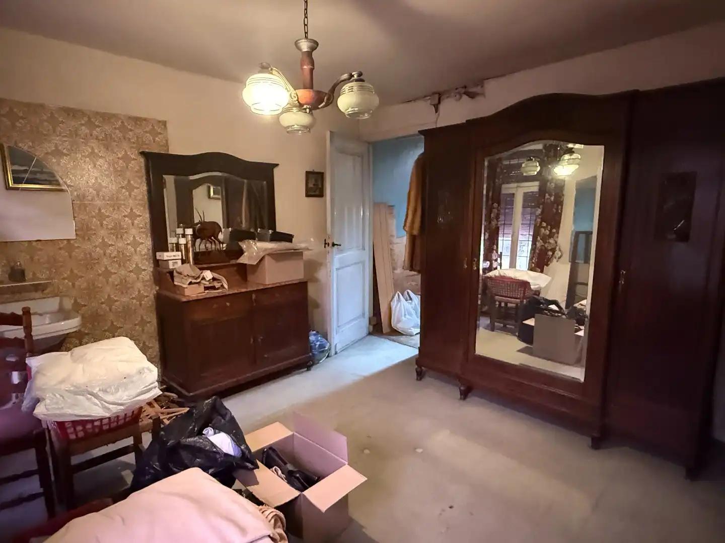 Te renoveren stadswoning met 4 slpk, koer en garage foto 17