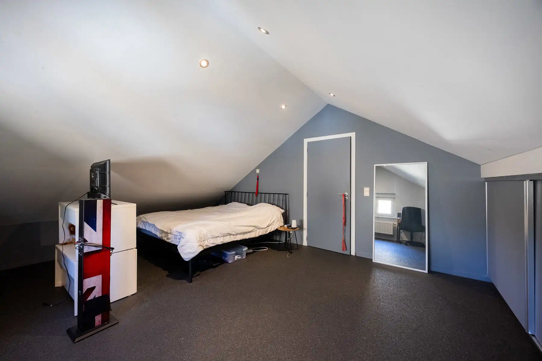 Ruime energiezuinige woning met 6 SLPK's en diepe tuin foto 12