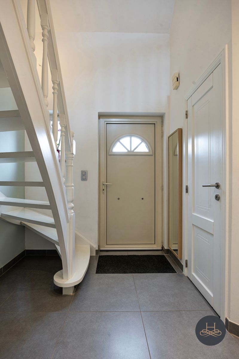 Rustig gelegen, gerenoveerde open woning met prachtige tuin foto 4