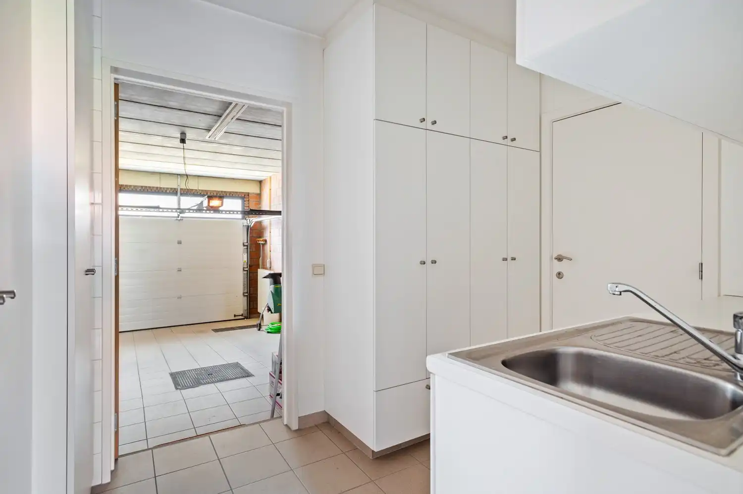 Opbrengsteigendom of co-housing met 2 ruime appartementen in het centrum van Broechem! foto 14