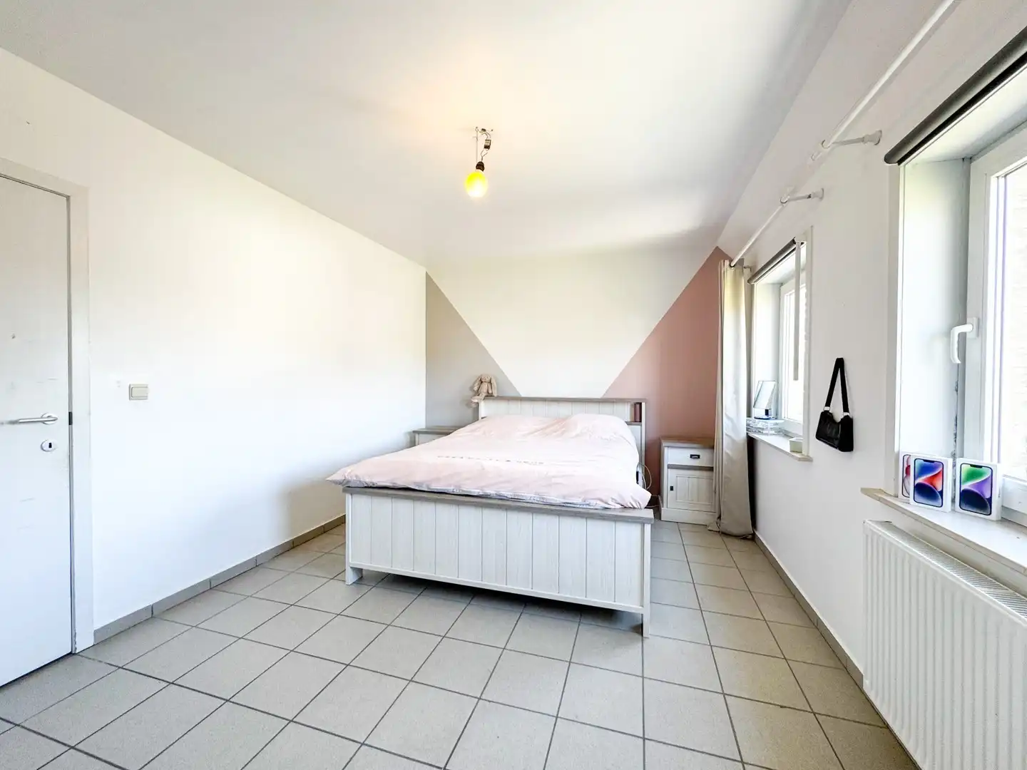 Gezellige rijwoning met 4 slaapkamers, tuin en carport foto 11