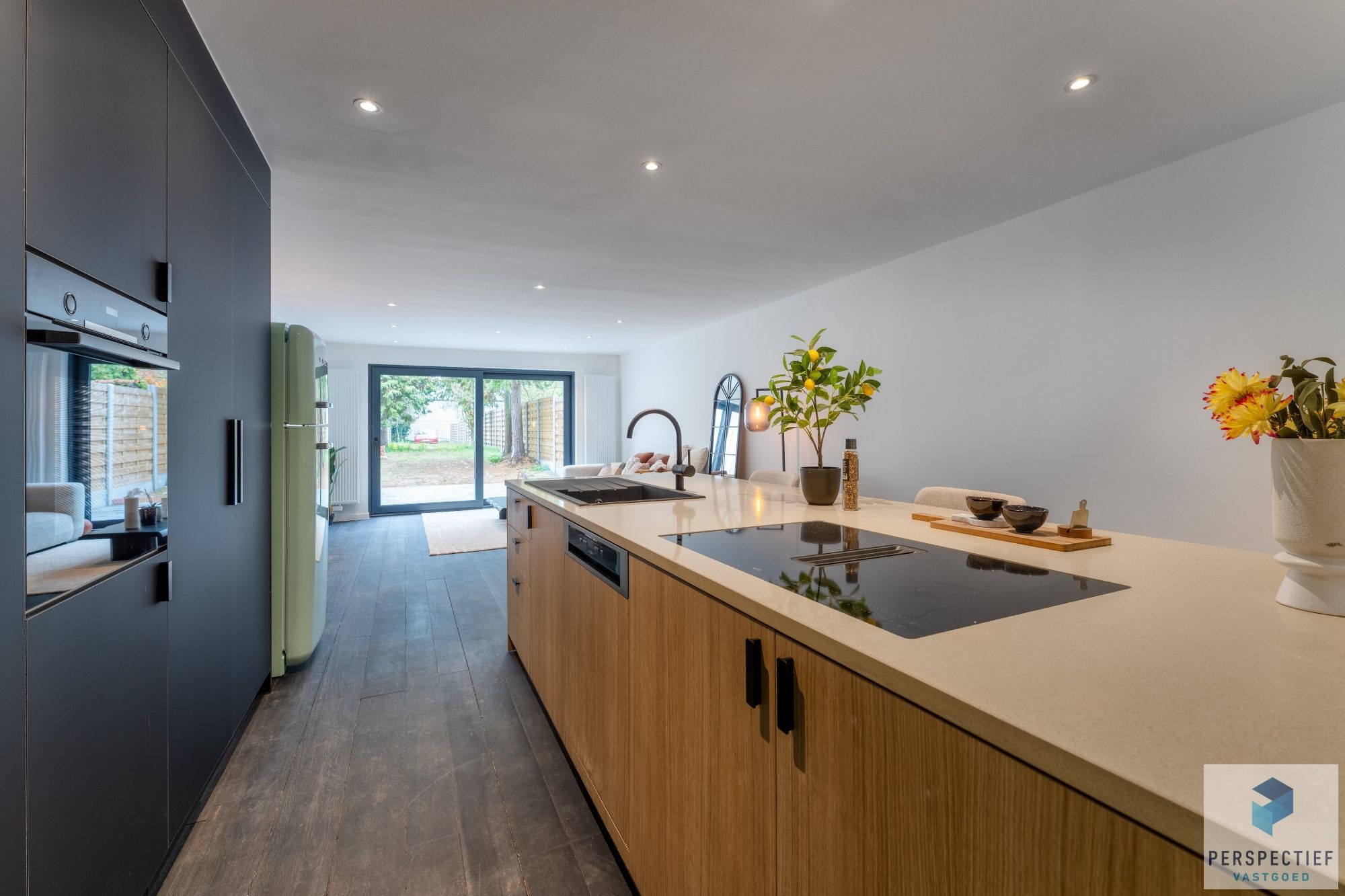 Stijlvol gerenoveerde woning met tuin op toplocatie foto 4