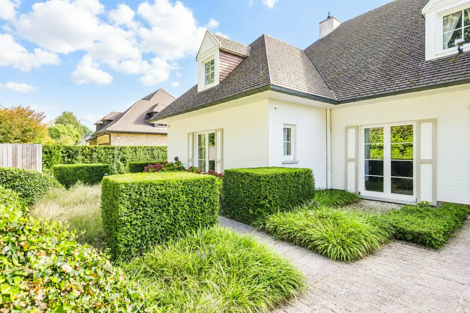 Tijdloze villa met 5 kamers en zwembad te koop in Deerlijk foto 12