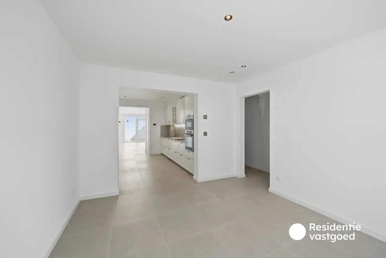 Kwalitatief gerenoveerde gezinswoning met 3 slaapkamers in Bredene foto 4