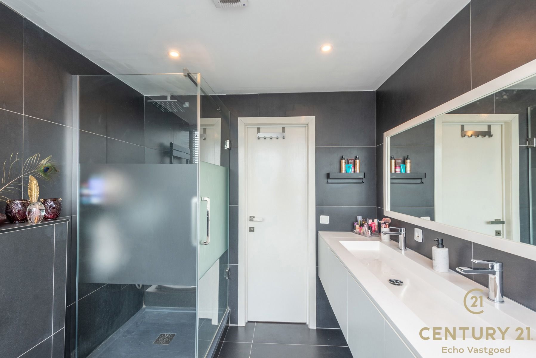 Ruime en Instapklare Hoekwoning met Tuin en Garage foto 22