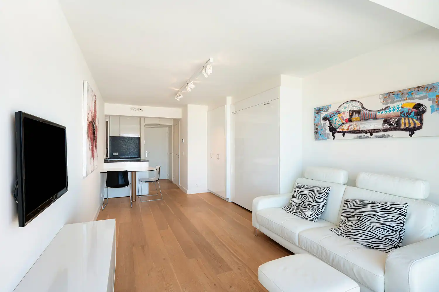 Recent gerenoveerde studio met frontaal zeezicht – Residentie The Beach, Zeedijk, Duinbergen foto 5