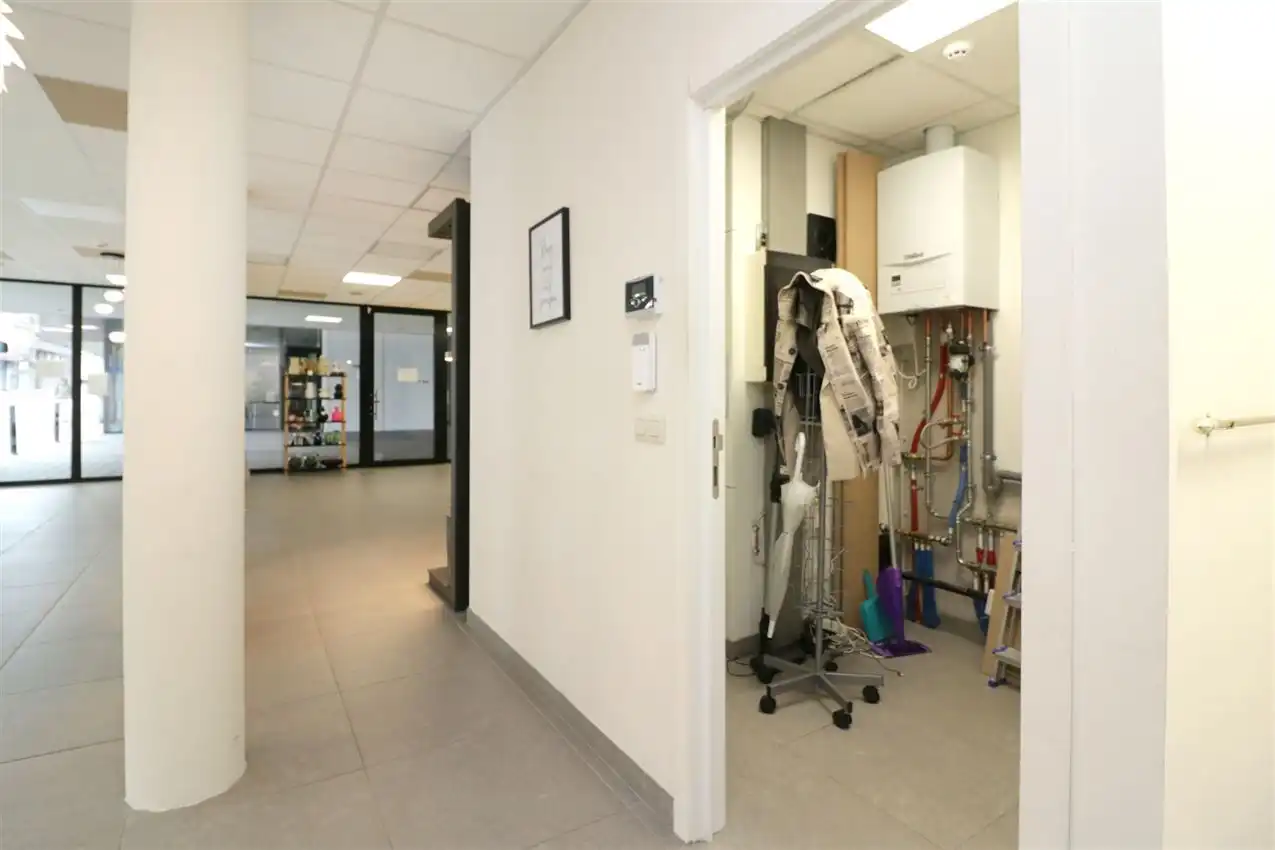 handelszaak met grote zichtbaarheid te midden van centrum foto 15