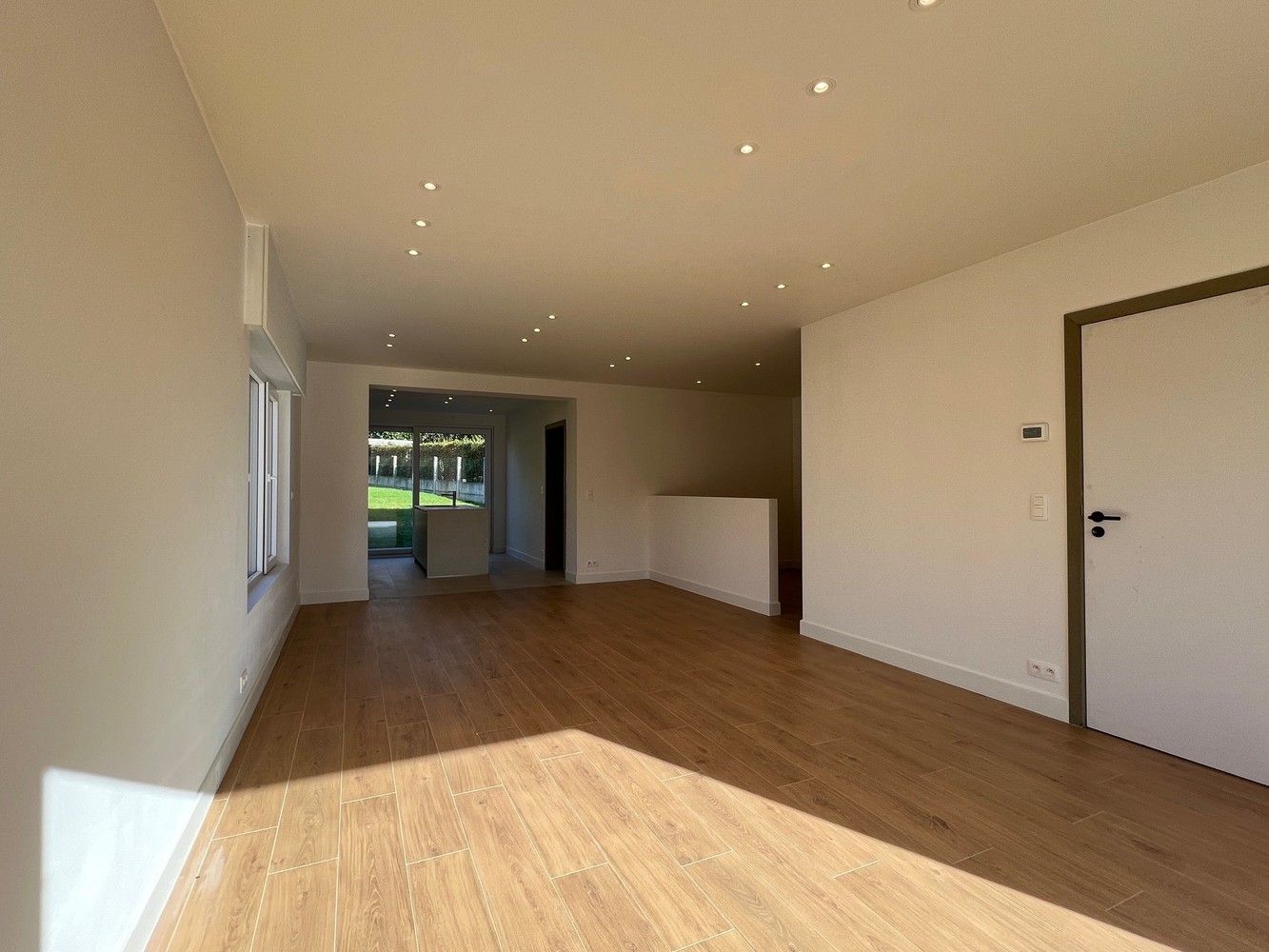 Volledig gerenoveerde woning met 3 slaapkamers en garage foto 3