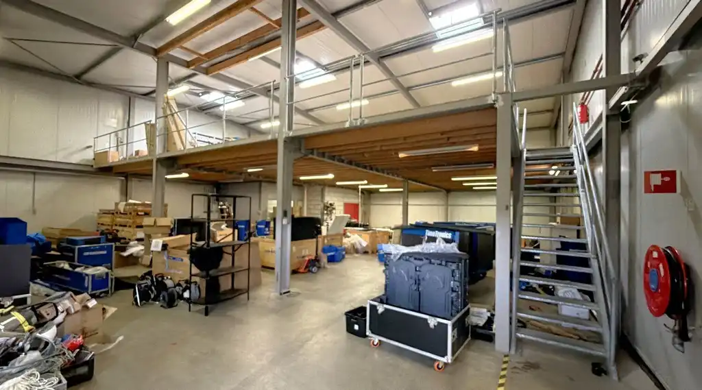 Bedrijfsgebouw met laadkades te huur nabij E313 in Olen foto 6