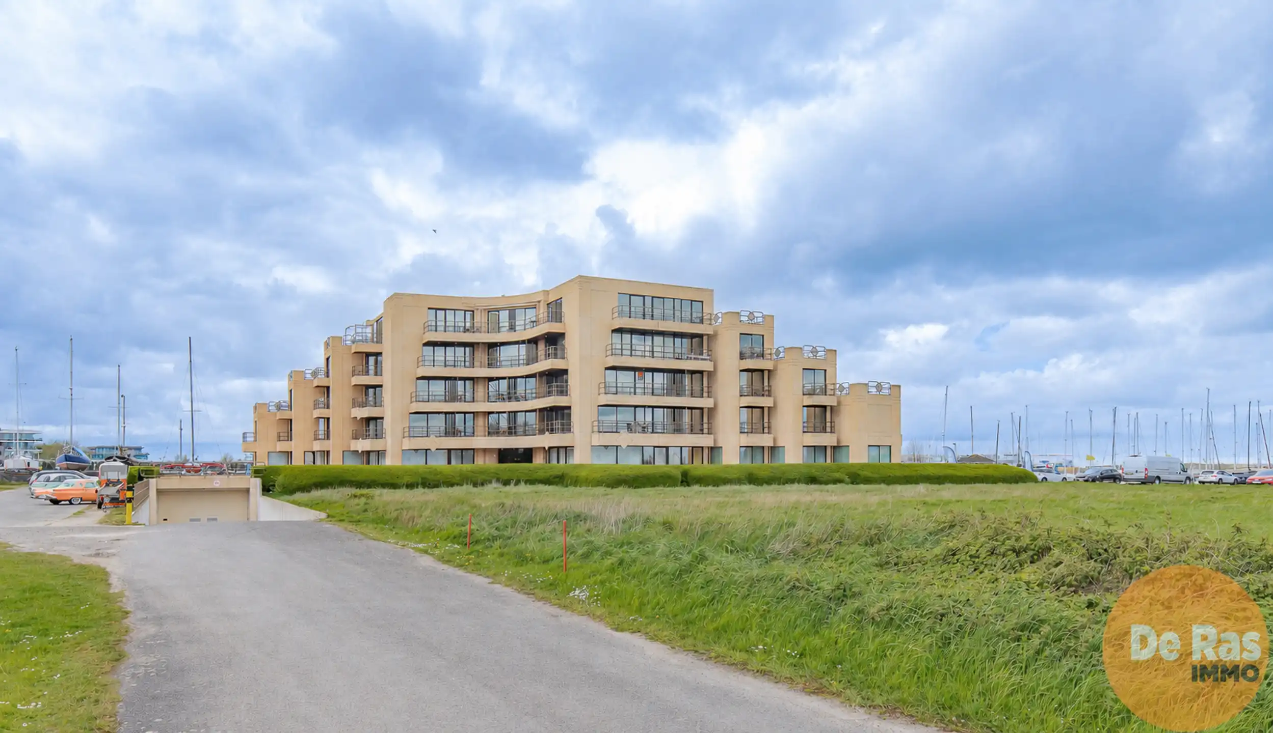 NIEUWPOORT – Ruim appartement op toplocatie aan de haven foto 21