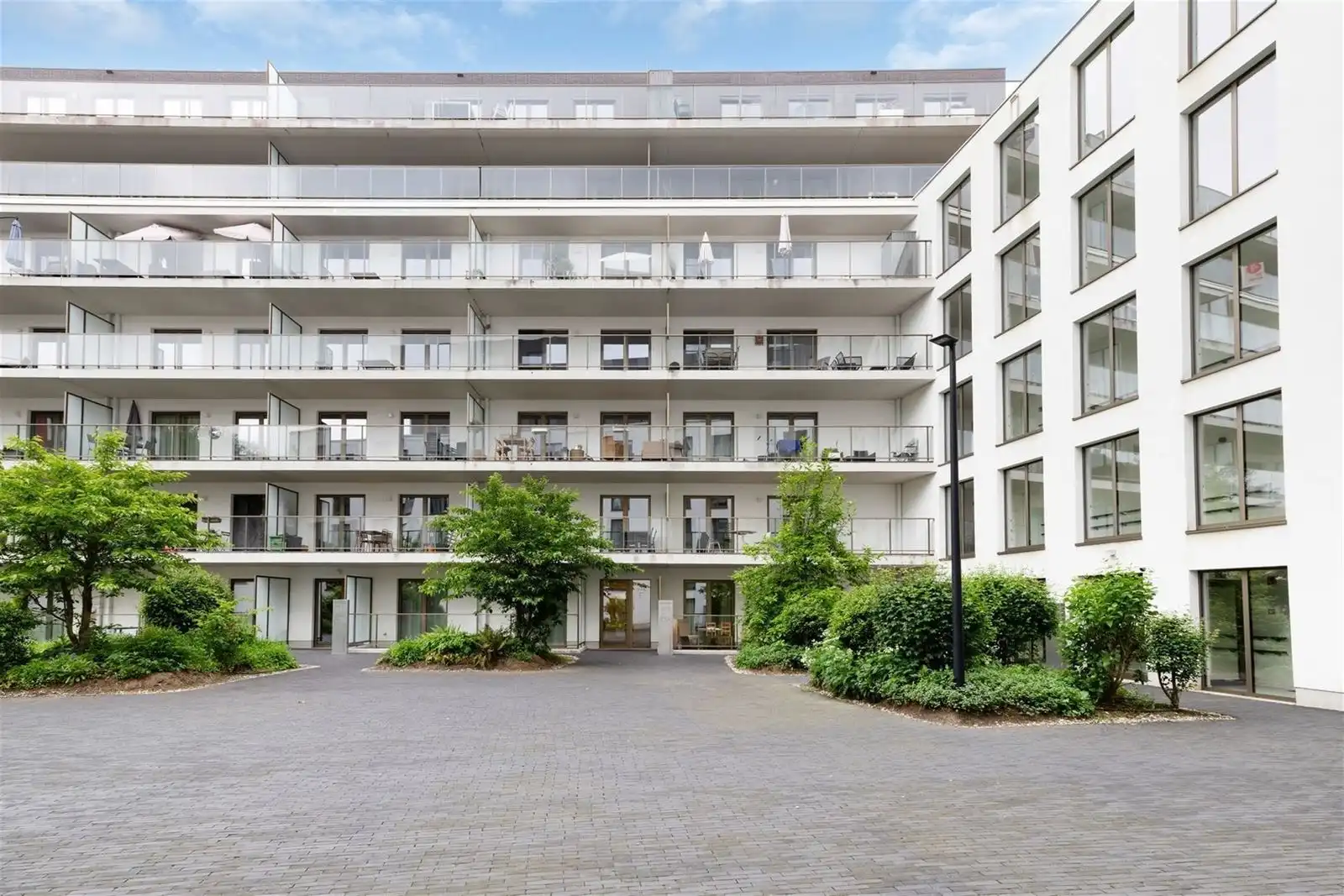 Gelijkvloerse studio met ruim terras in centrum Gent foto {{pictureIndex}}