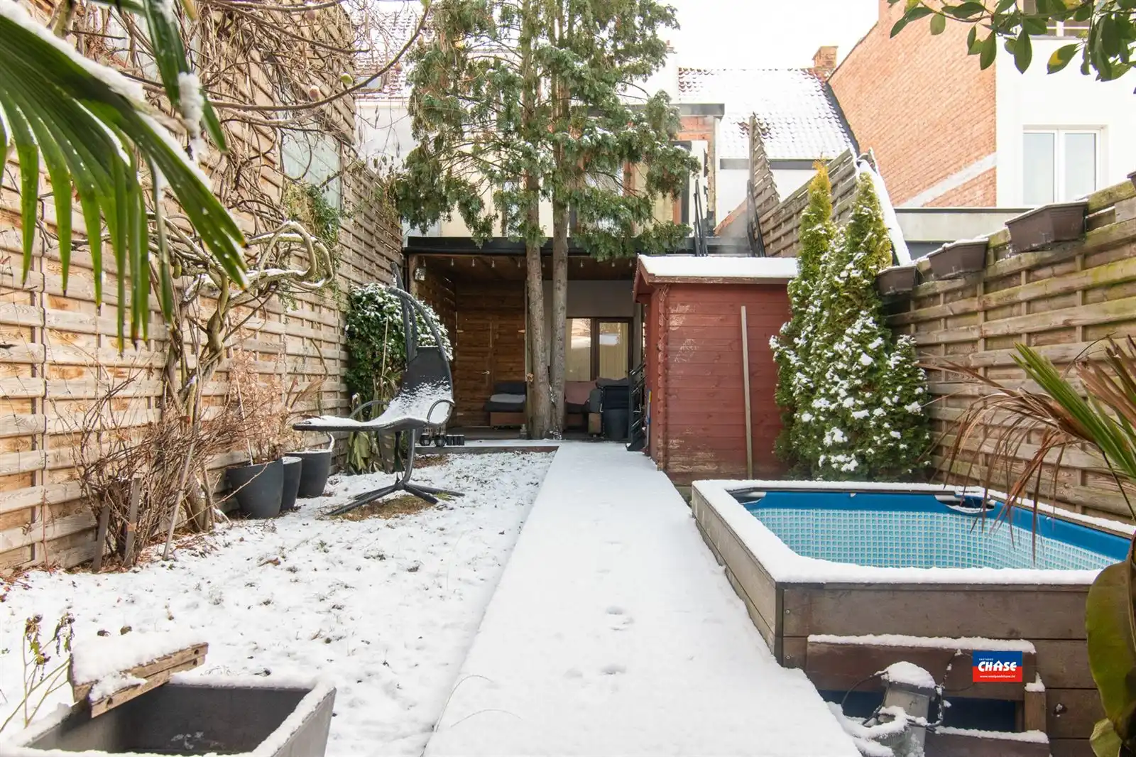 Bel-étage met 4 slaapkamers, 2 badkamers, kantoorruimte, garage en tuin. foto 25