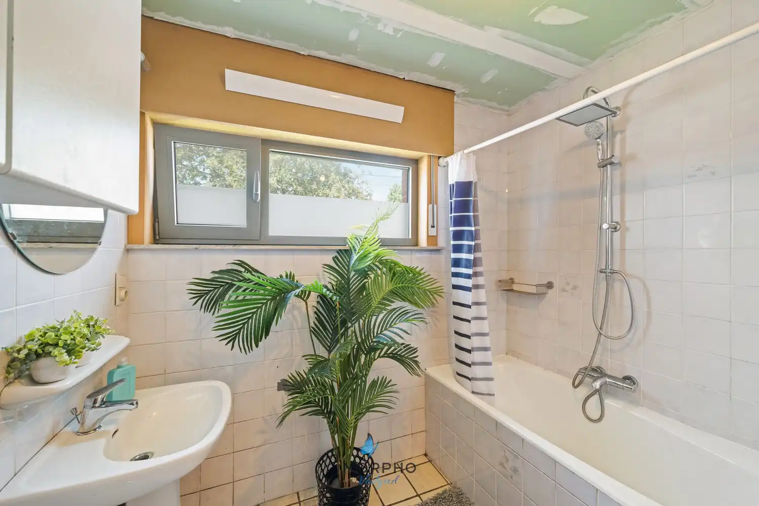 Verrassend ruime gezinswoning met 5 slaapkamers, garage en tuin op 1.107 m² foto 9