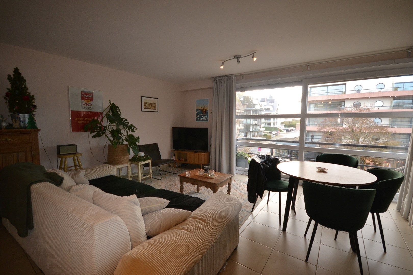 Zonnig appartement  met 2 slaapkamers. foto 3