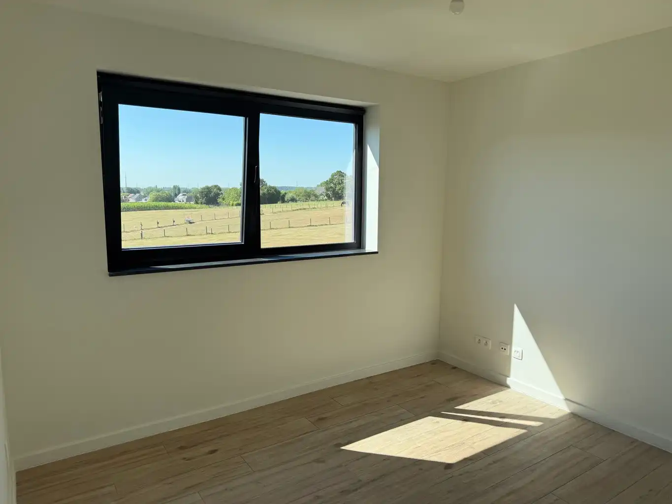 Duplex 1ste + 2de verd. met 2 slpks, terras en staanplaats foto 9