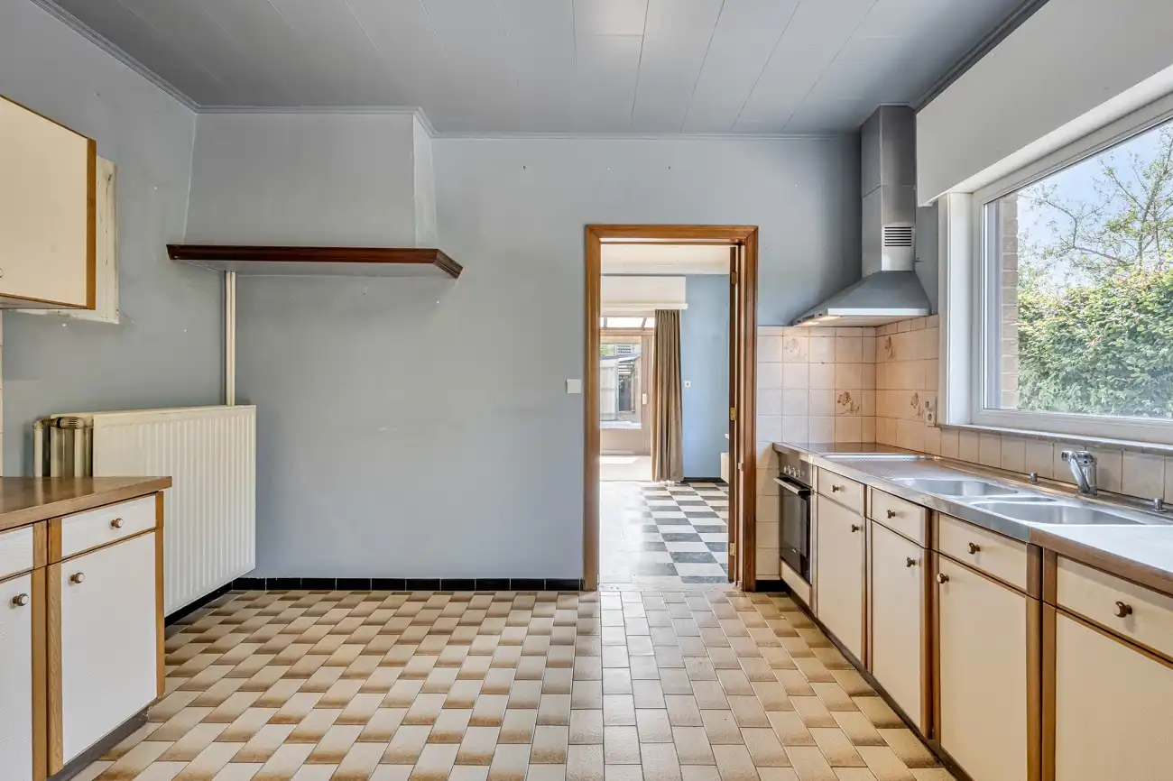 IN OPTIE!! Volledig te renoveren open woning met ruime afzonderlijke garage en tuin op een toplocatie nabij Oude Bareel in Sint-Amandsberg/Oostakker! foto 10