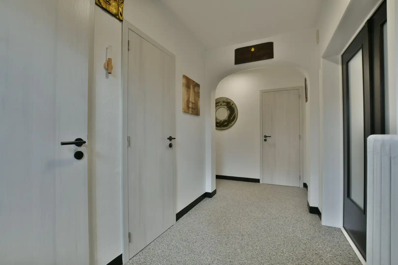Instapklare en volledig gerenoveerde bungalow met 3 slaapkamers, tuin en garage vlak bij bos en centrum van De Haan foto 2
