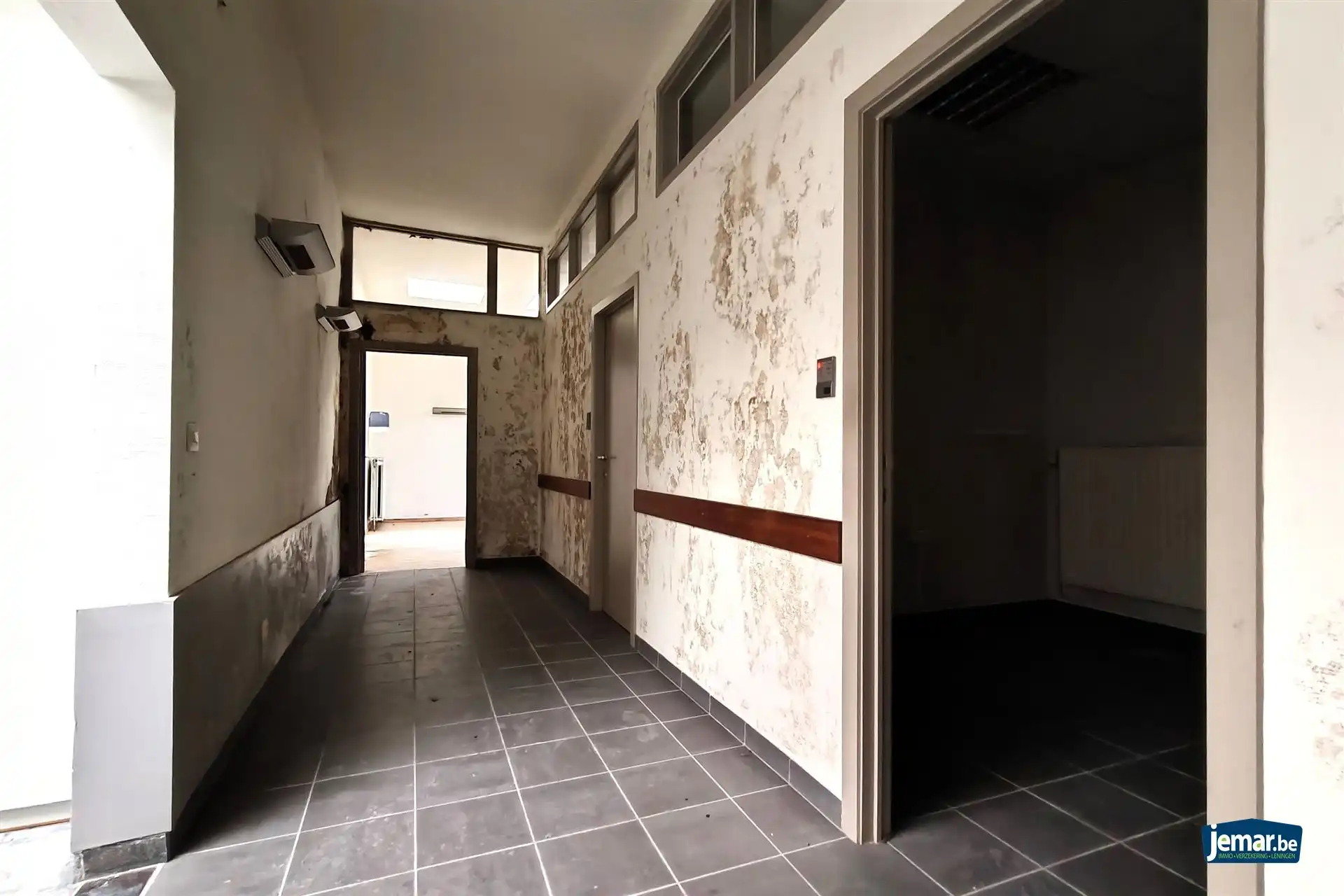 Te renoveren kantoorgebouw (311m²) in het historisch centrum van Borgloon foto 6