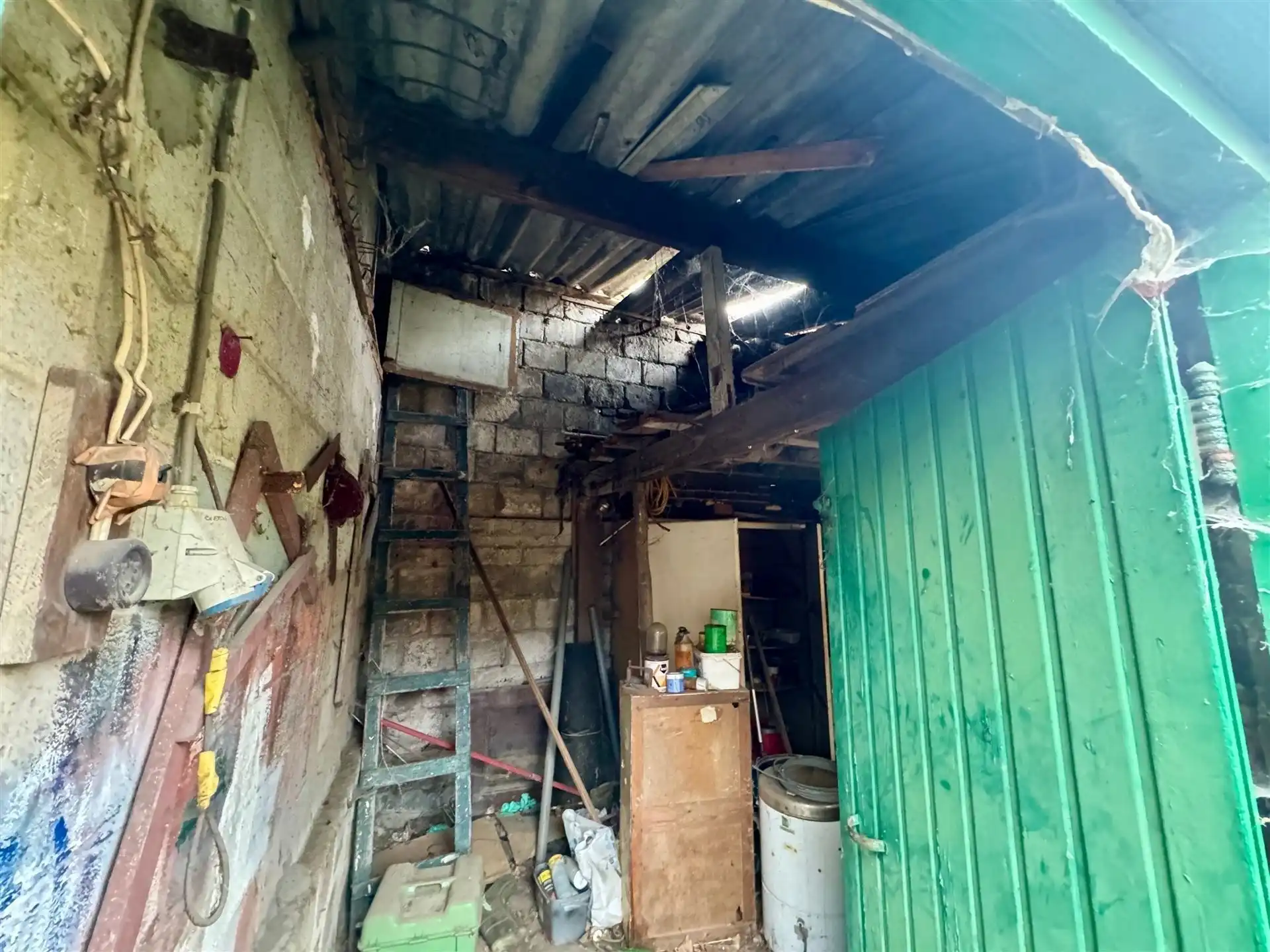 Te renoveren woning of sloop- en heropbouw op mooi perceel te Maasmechelen foto 13