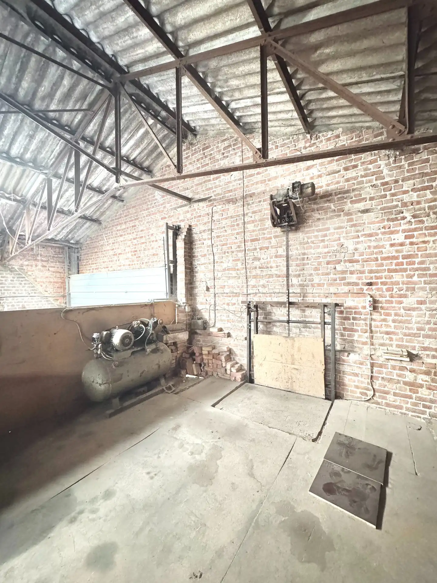 MAGAZIJN MET TWEEWOONST - 1.052 M² foto 30