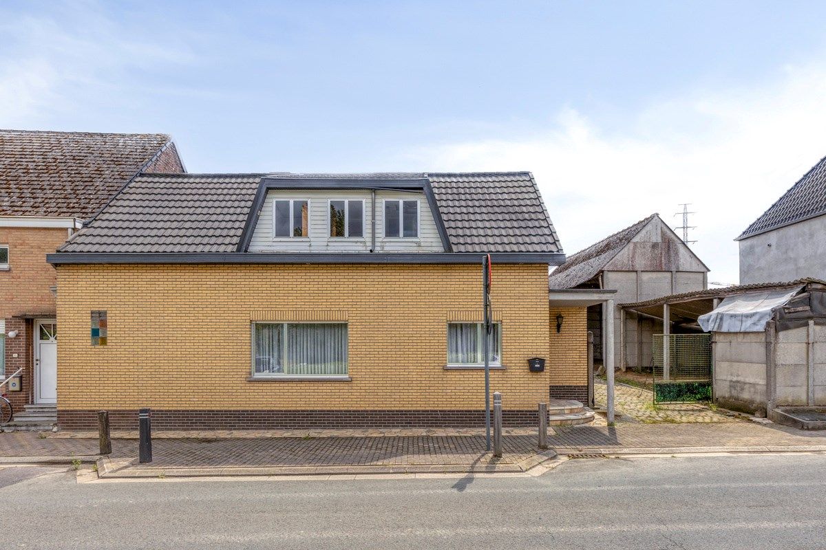 Hoofdfoto van de publicatie: Woning met stallingen op perceel van 15 are of projectgrond