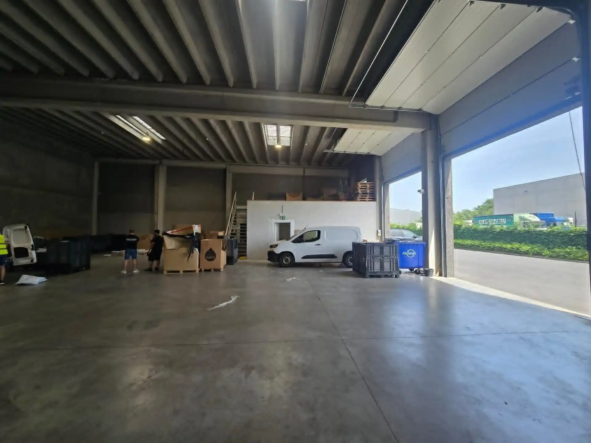 Magazijn van 400m² met 4 autostaanplaatsen foto 8