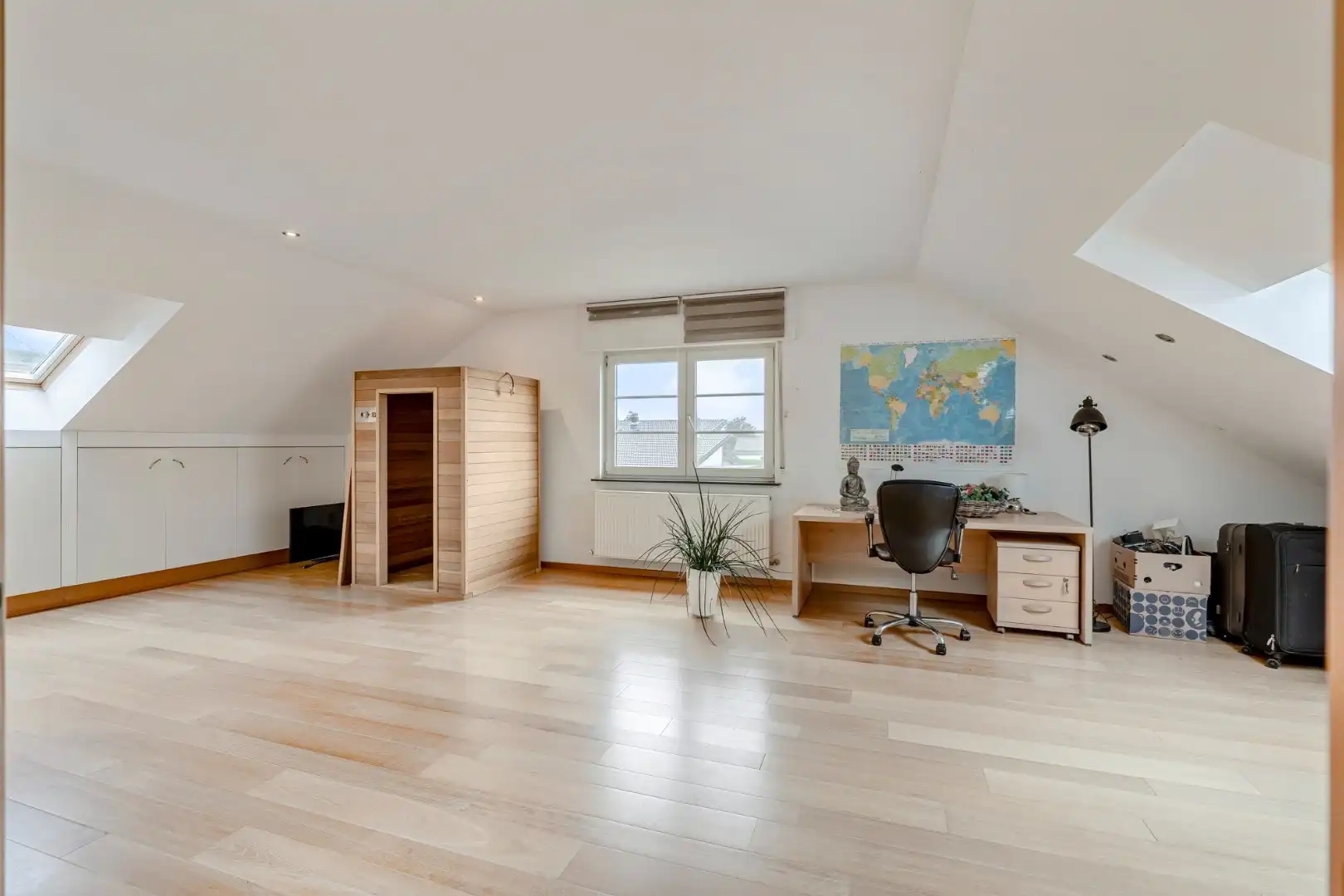 Verrassend ruim , vrijstaand landhuis op een perceel van 6a18ca. foto 22