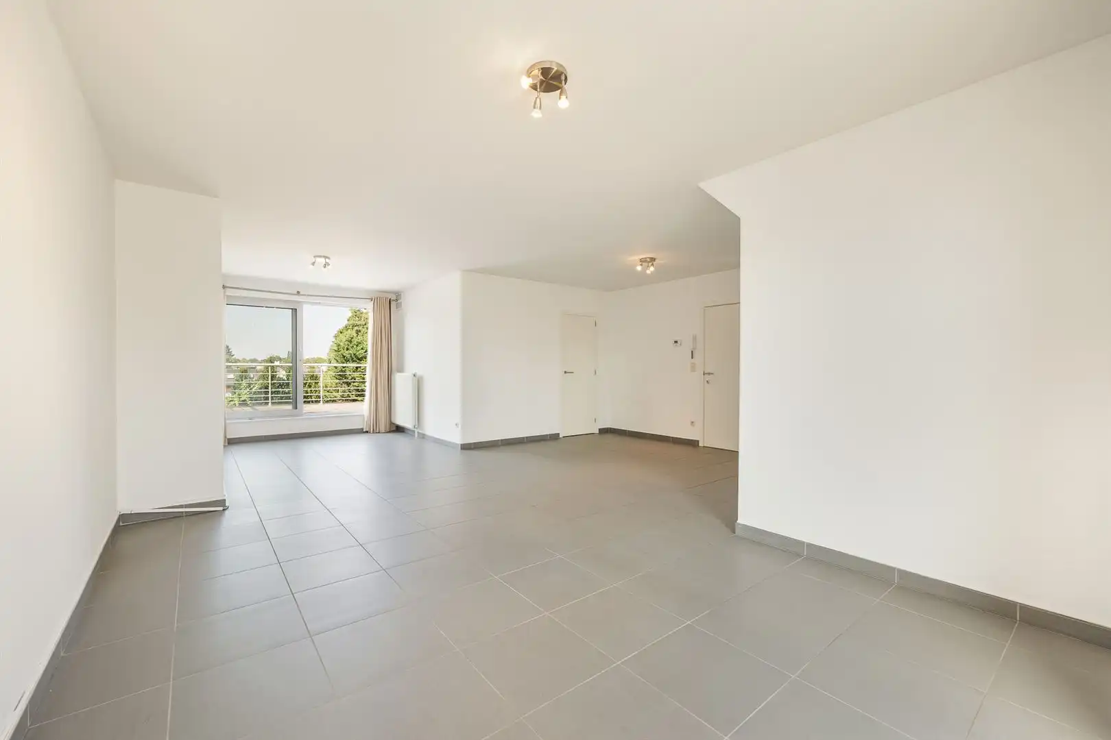 Lichtrijk dakappartement met 2 slaapkamers en ruim terras foto 3