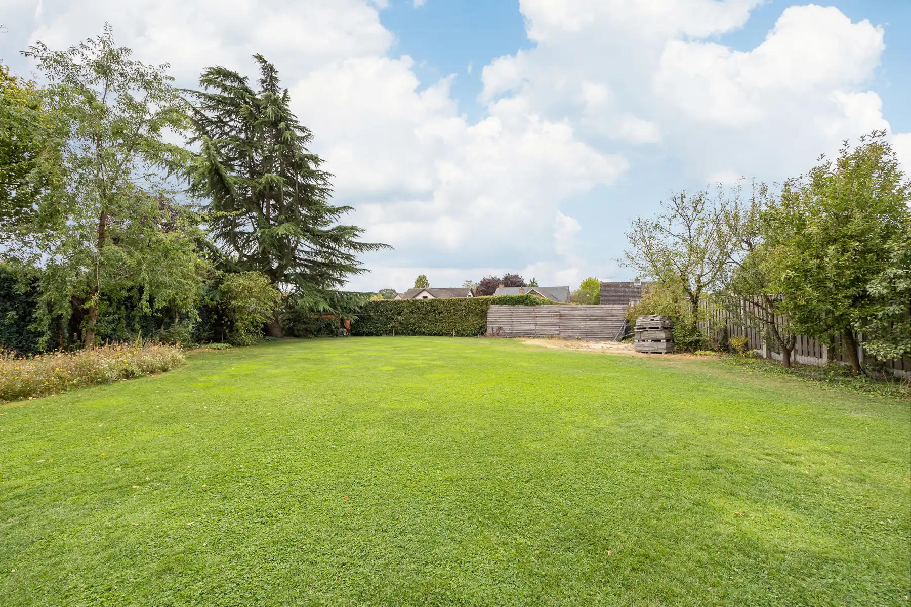 Gerenoveerde gezinswoning met zonrijke tuin op ca 1.081 m². foto 23