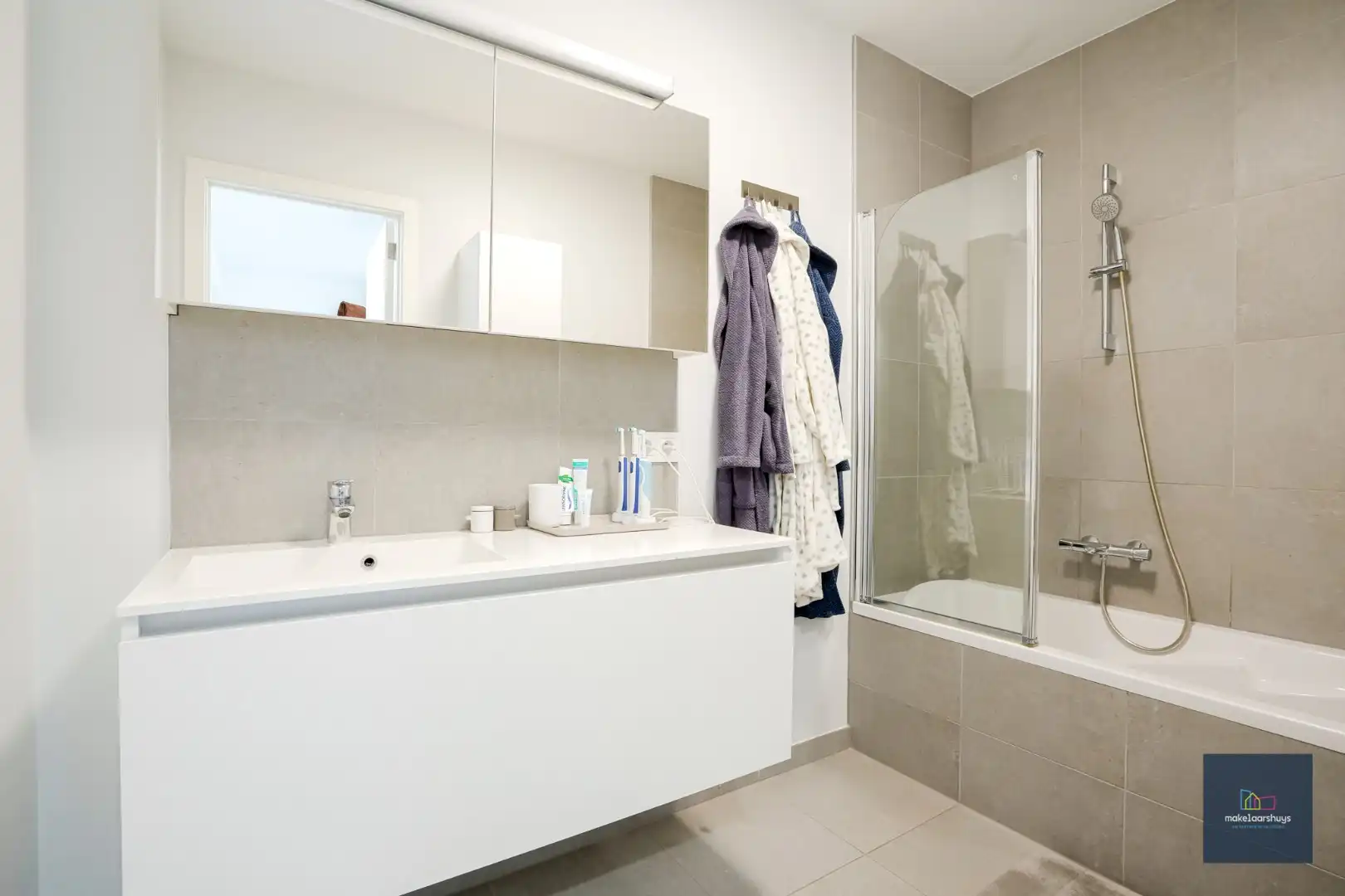 Schitterend 2-slp.app met 2 terrassen, garage en kelder foto 14