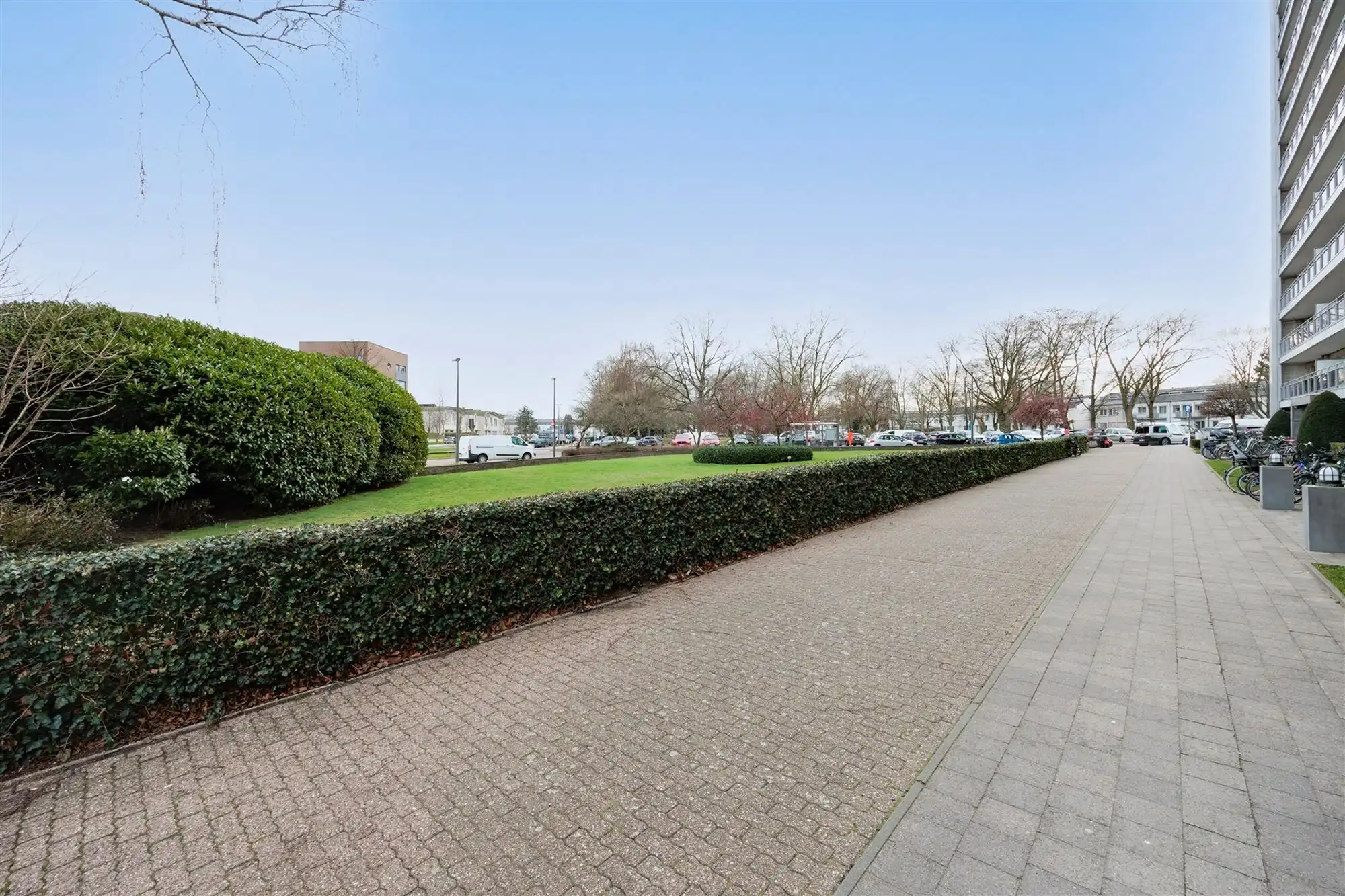 Appartement met 2 slaapkamers en twee terrassen en P foto 3