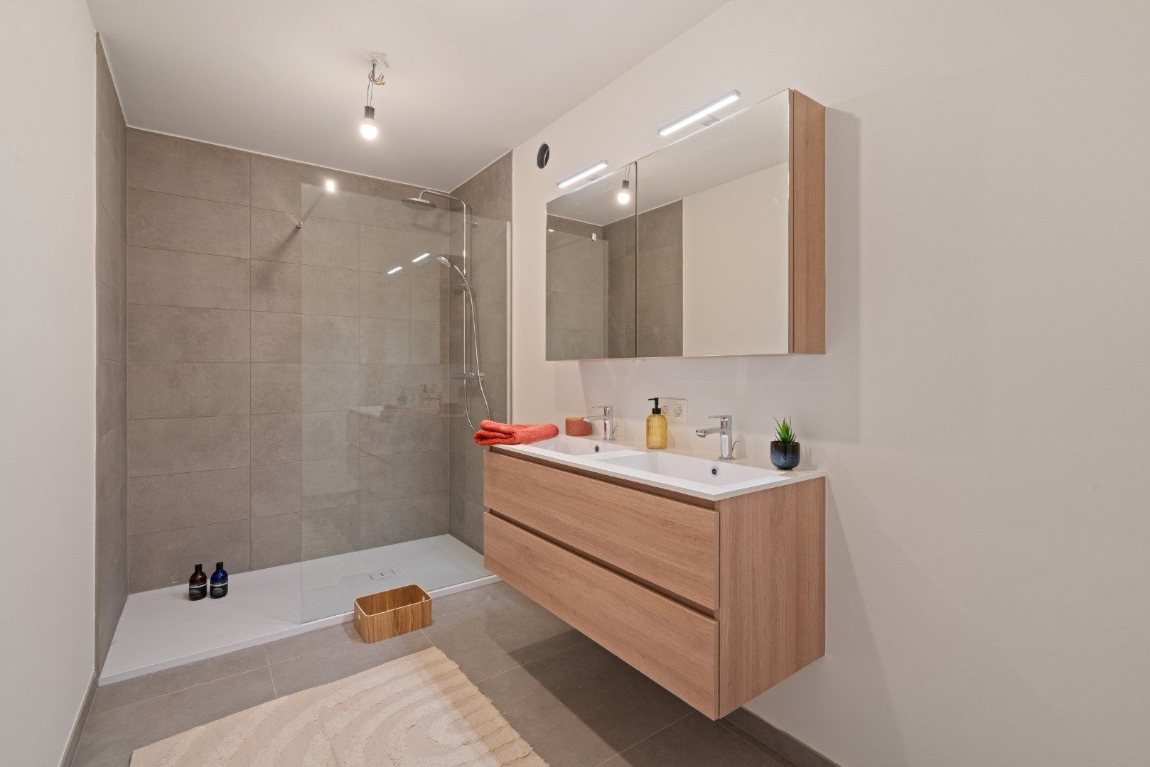 PRACHTIG AFGEWERKT APPARTEMENT foto 9