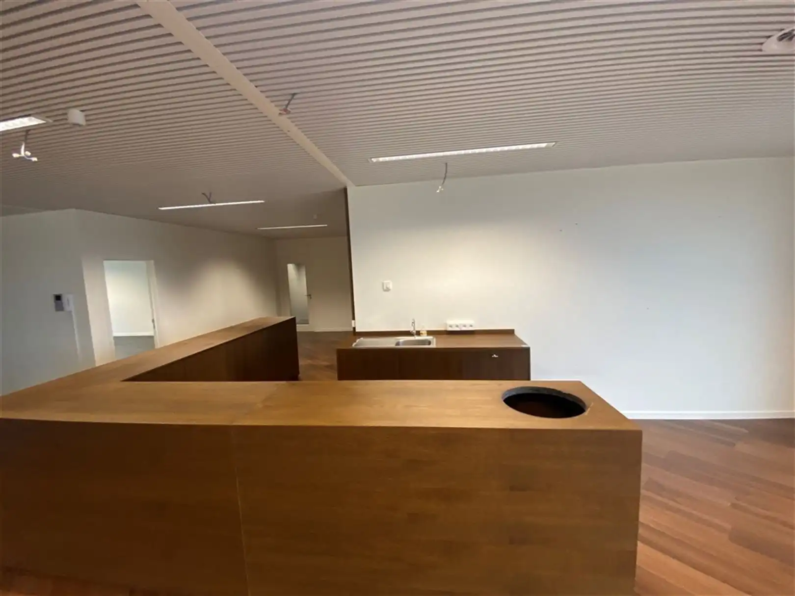 Instapklaar ingericht kantoor aan afriitencomplex Aalst foto 12