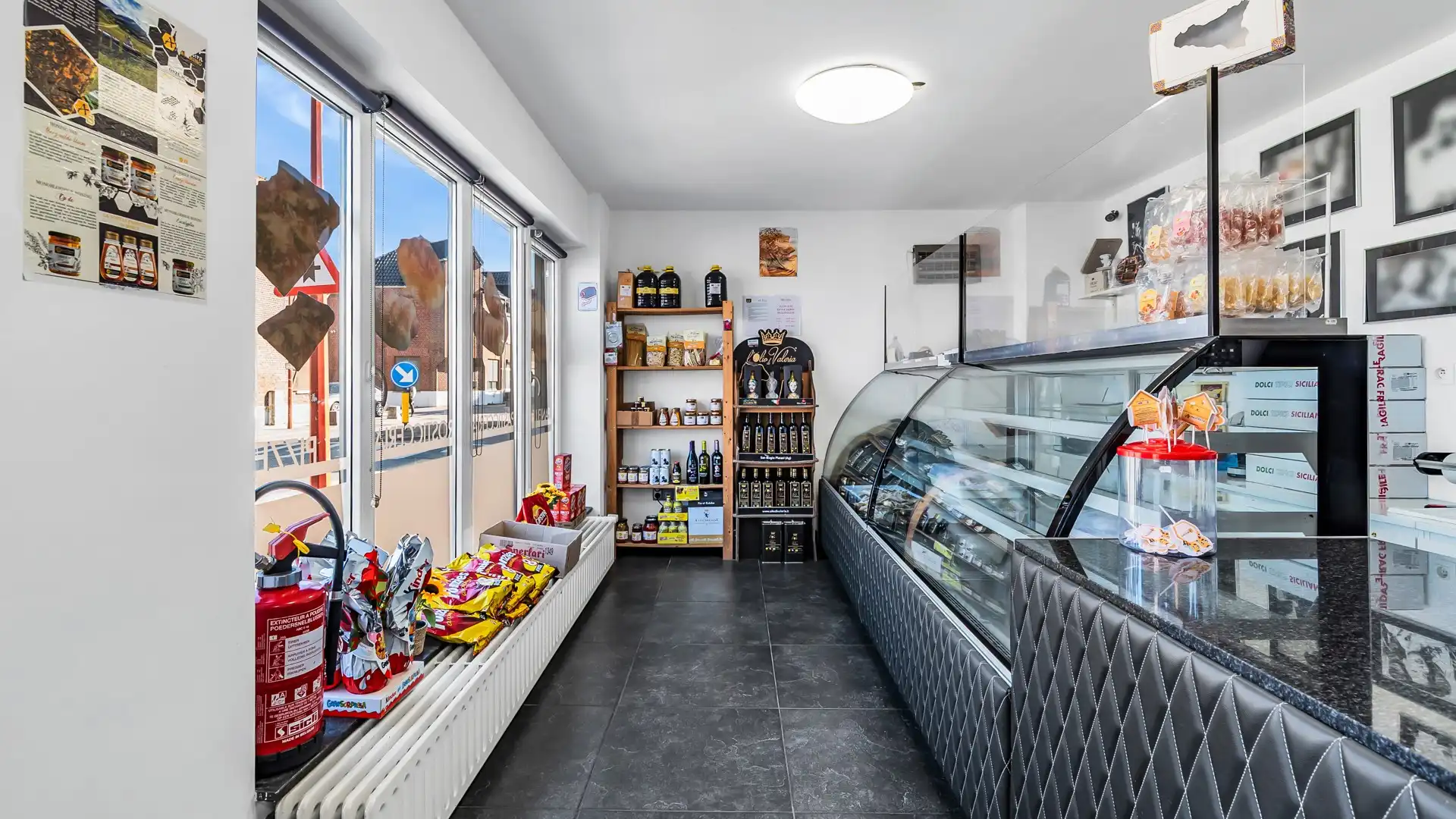 Wonen boven je zaak? Ontdek deze instapklare opportuniteit in het hart van Maasmechelen foto 3