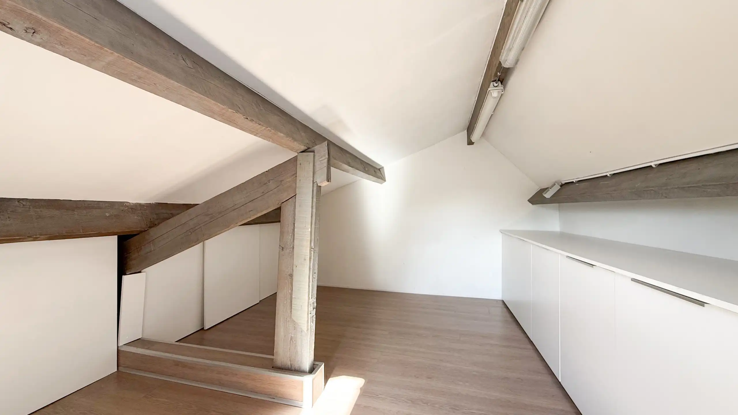 Charmant appartement met aparte ingang + terras te Houthalen foto 17