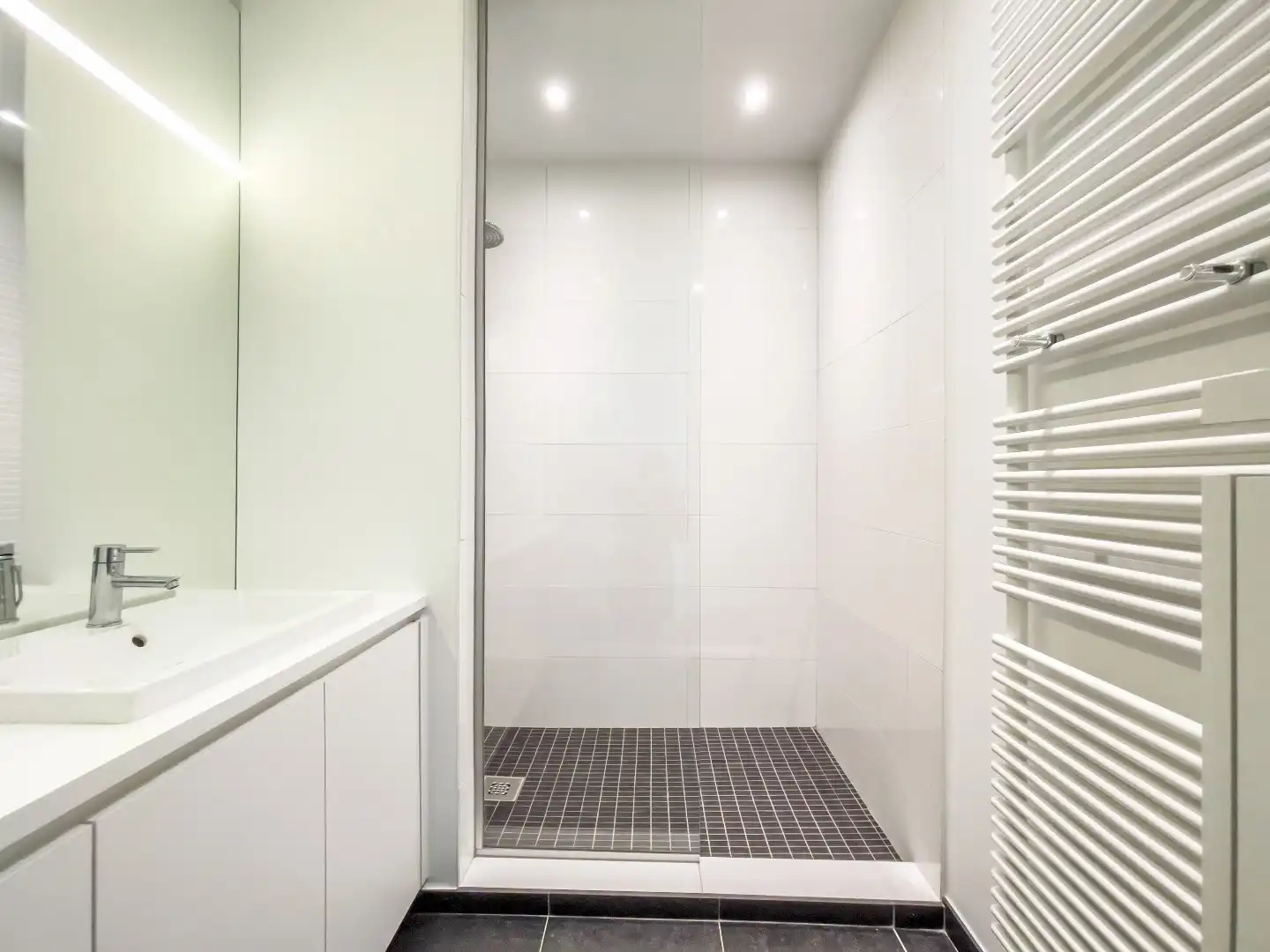 Recent appartement met OPEN ZICHT, zeer goed gelegen in een rustige straat vlakbij het Driehoeksplein. foto 15