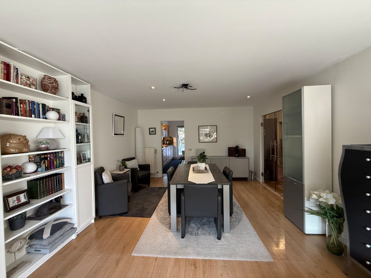 Verzorgd appartement op zeer centrale ligging.  foto 3