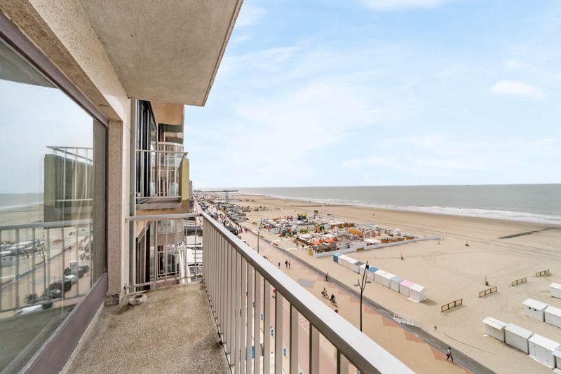 Ruim twee slaapkamer appartement met frontaal zeezicht foto 4