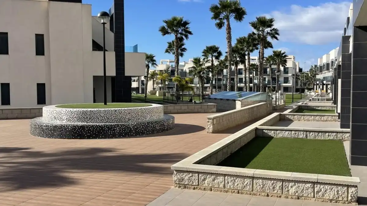 Mooi gelijkvloers appartement met 2 slpks en 2 badkamers foto 11