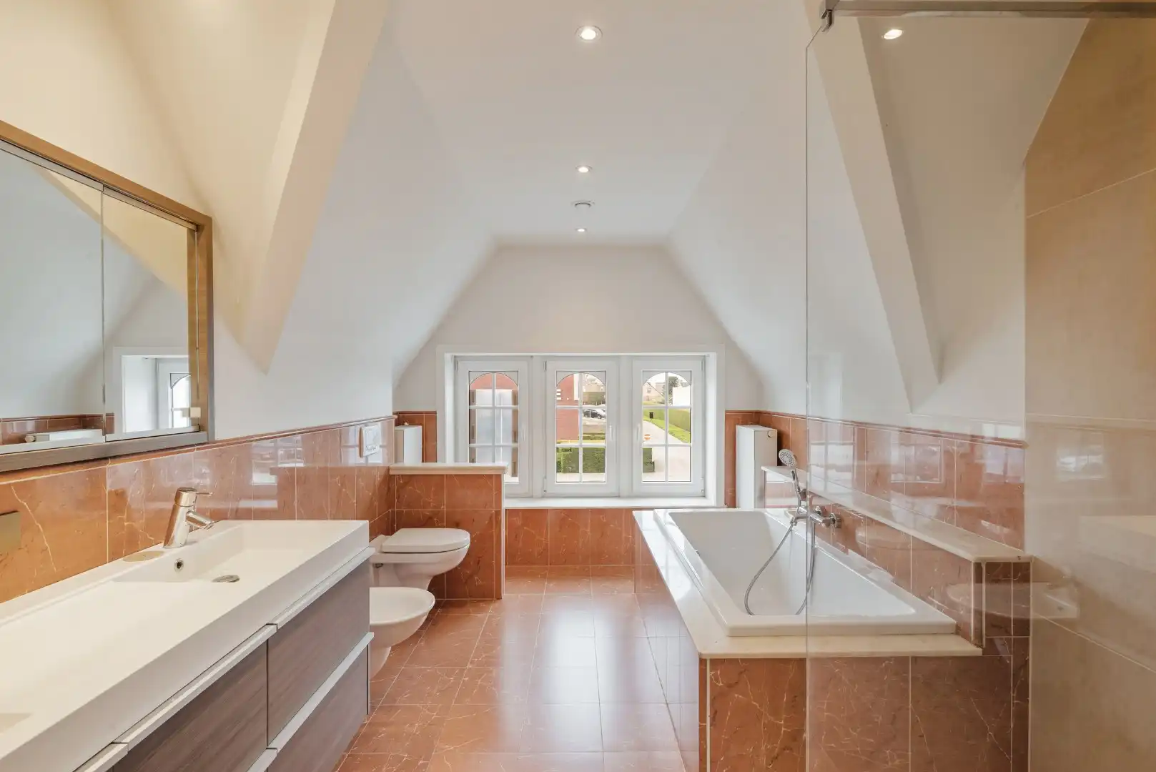 Stijlvolle villa met 5 slaapkamers op mooi perceel van 1325m² foto 19