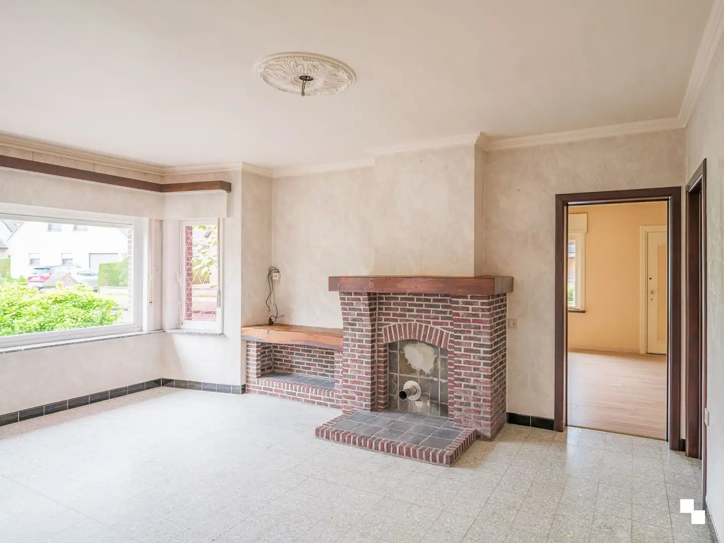 Ruime, te renoveren woning in het mooie Asper foto 6