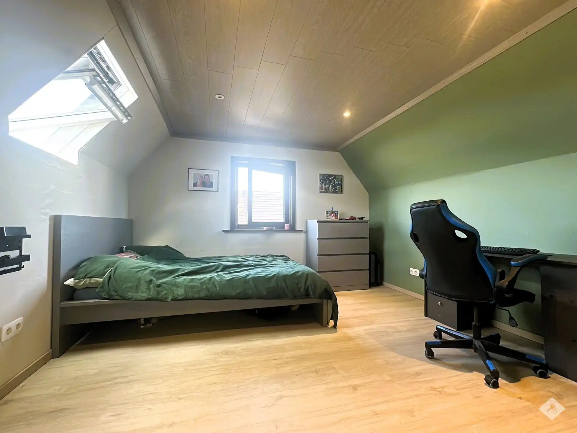 Gezinswoning met 5 slaapkamers op ruim perceel foto 20