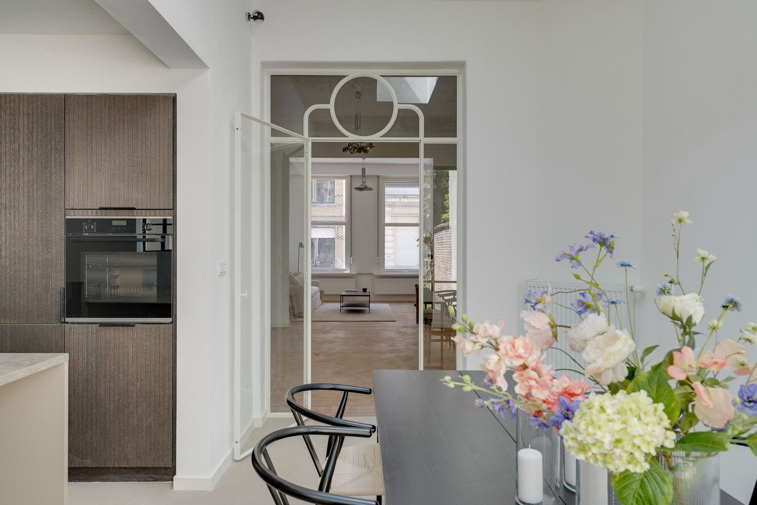 Karaktervol herenhuis met 6 slaapkamers, stadstuin en hoogwaardige afwerking foto 8